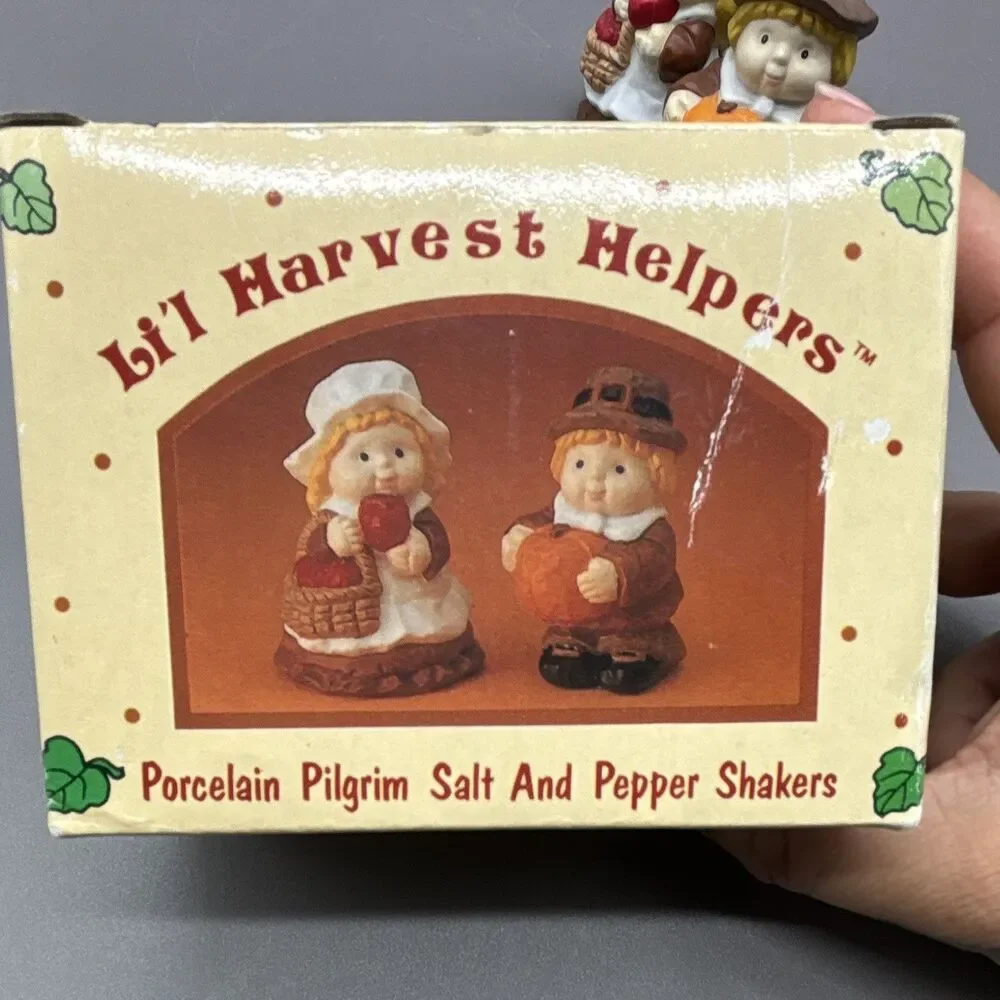 RUSS Li'l Harvest Helpers Porcelain Pilgrim Salt & Pepper Shakers Set 15137